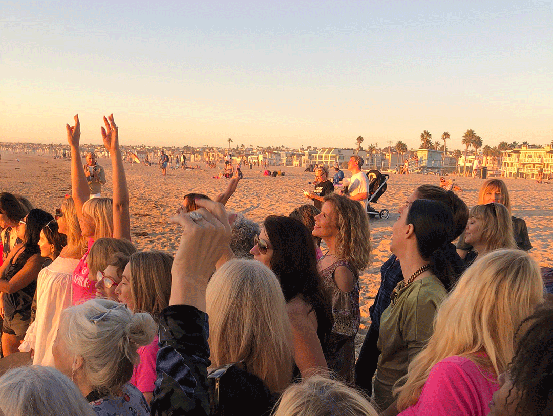 4 Health Benefits of Socializing with ‘Strangers’