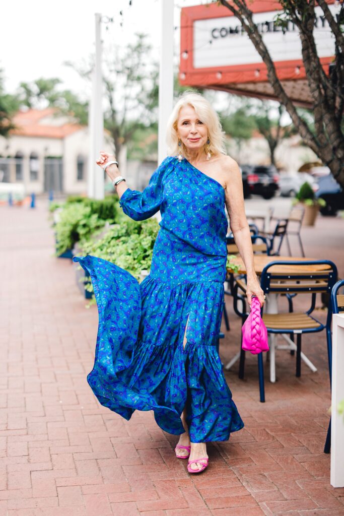 Dallas blogger wearing matching skirt set and pink handbag