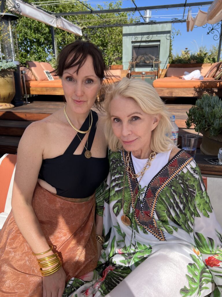 Dallas blogger wearing white kafta posing with a friend in a black top and brown skirt